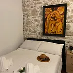 Art House Near To Saint George Beach By Konnect Case de vacanță