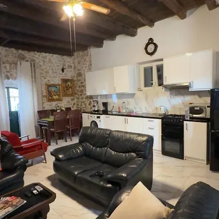 Vakantiehuis Art House Pagoi 3min From St George Agios Georgios Pagon