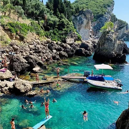 בית נופש Art House Pagoi Corfu *